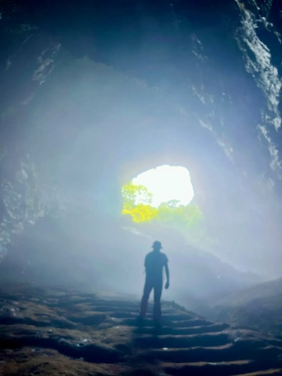 (探险石头)探险家手记：探寻未知之魅——探索石山的奇幻之旅